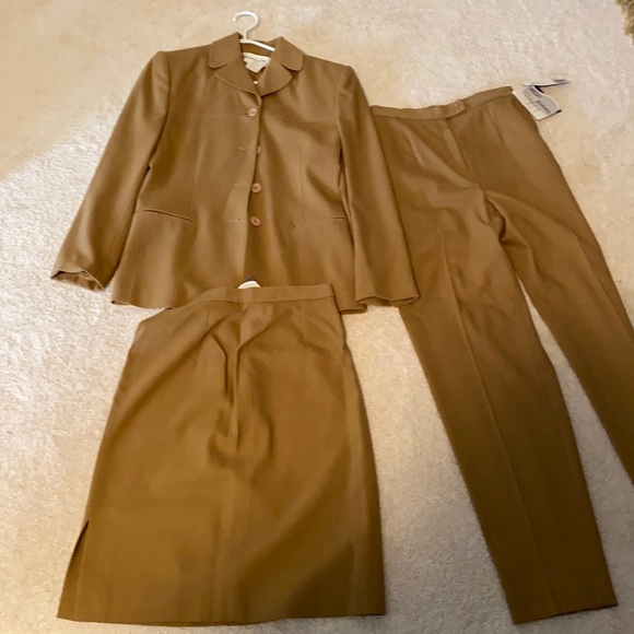 3 piece Jones New York suit - Picture 1 of 7